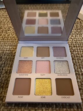 Wander Beauty “in the clouds” Eyeshadow Palette